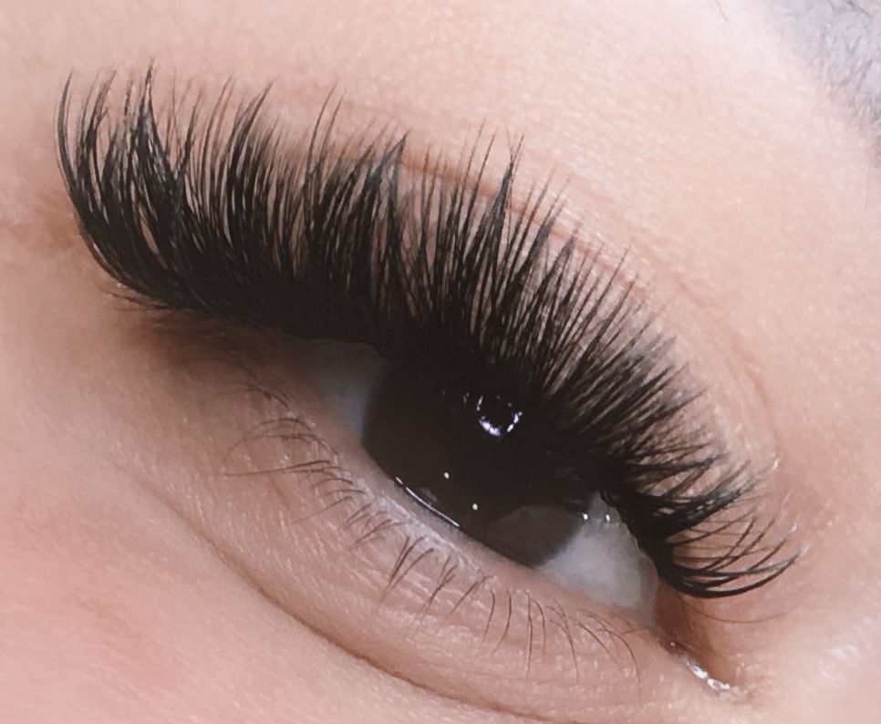 eye lash extension with a cat eye
